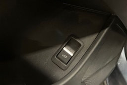 Sininen Audi Q4 e-tron 2024 kuva 27.