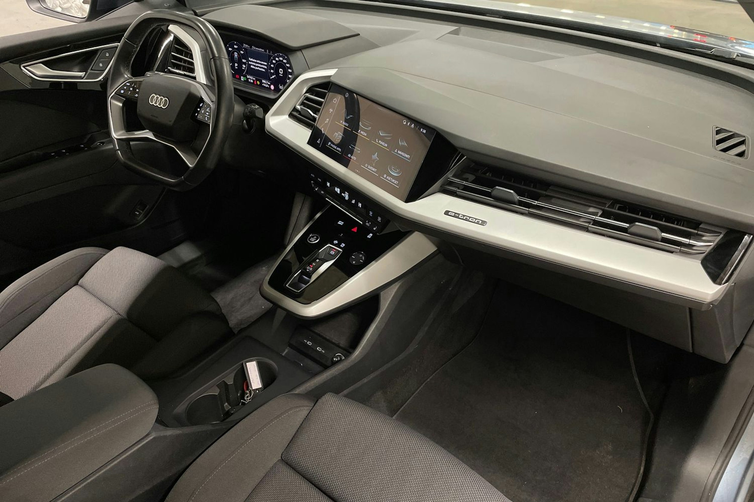 Sininen Audi Q4 e-tron 2024 kuva 30.