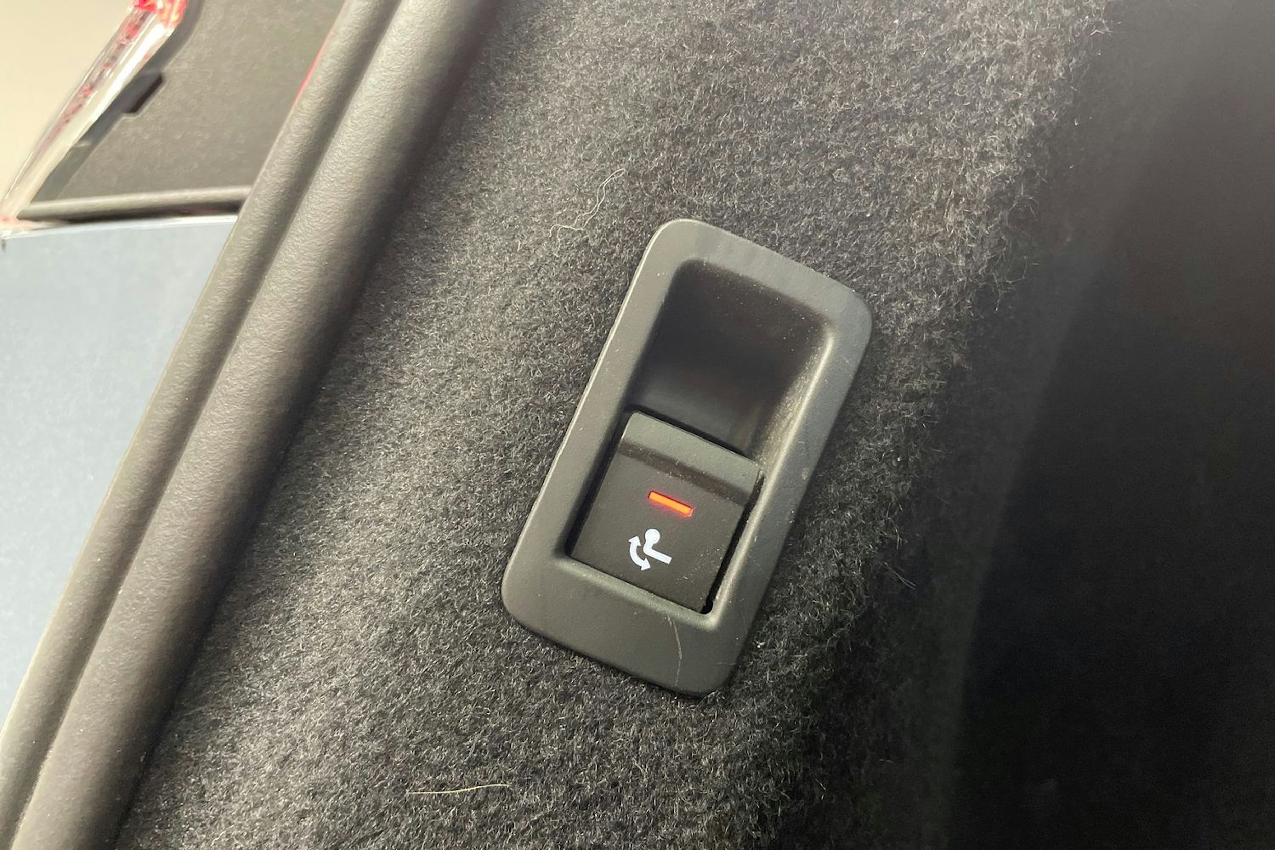 Sininen Audi Q4 e-tron 2024 kuva 32.