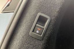 Sininen Audi Q4 e-tron 2024 kuva 32.