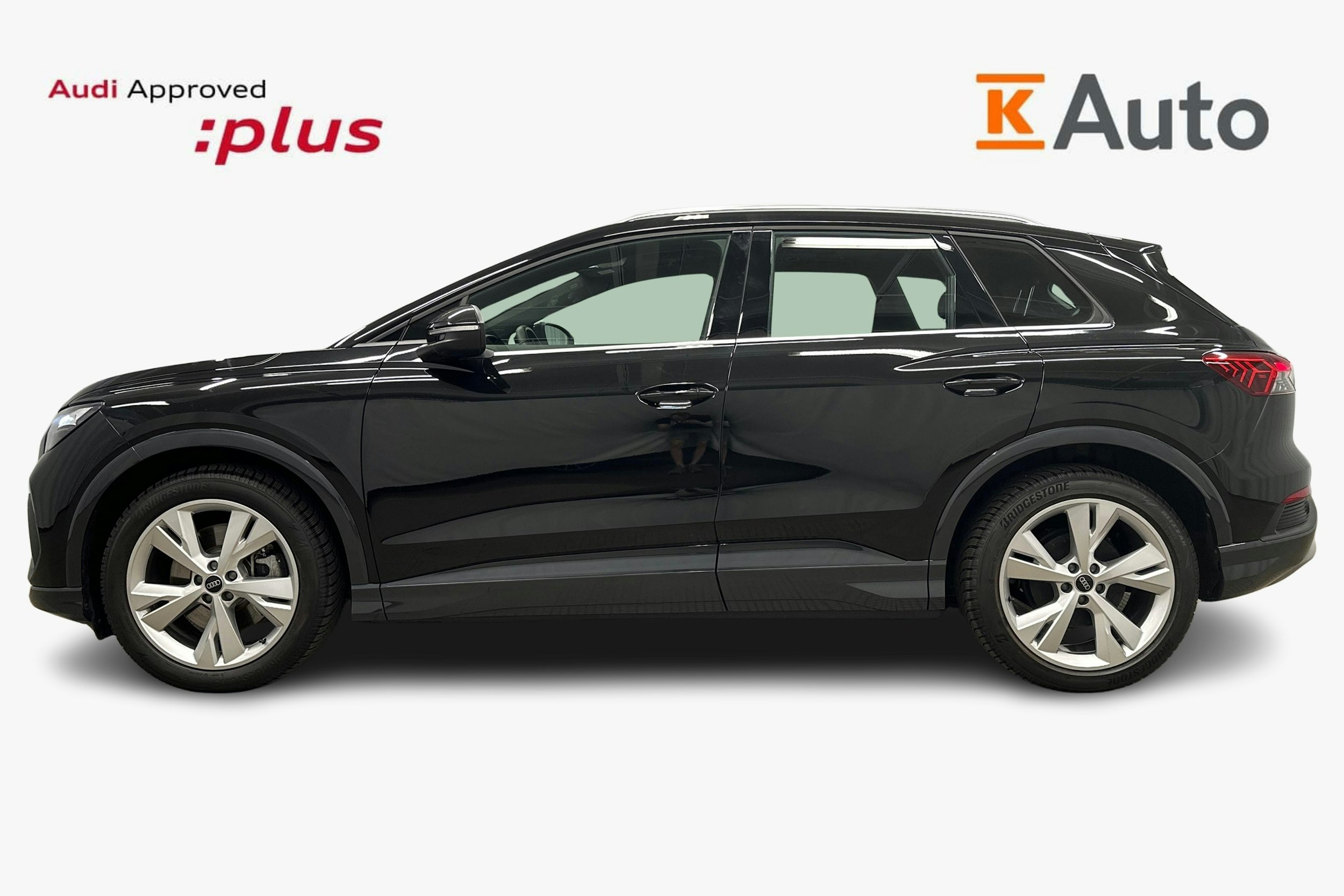 musta Audi Q4 e-tron 2024 kuva 6.