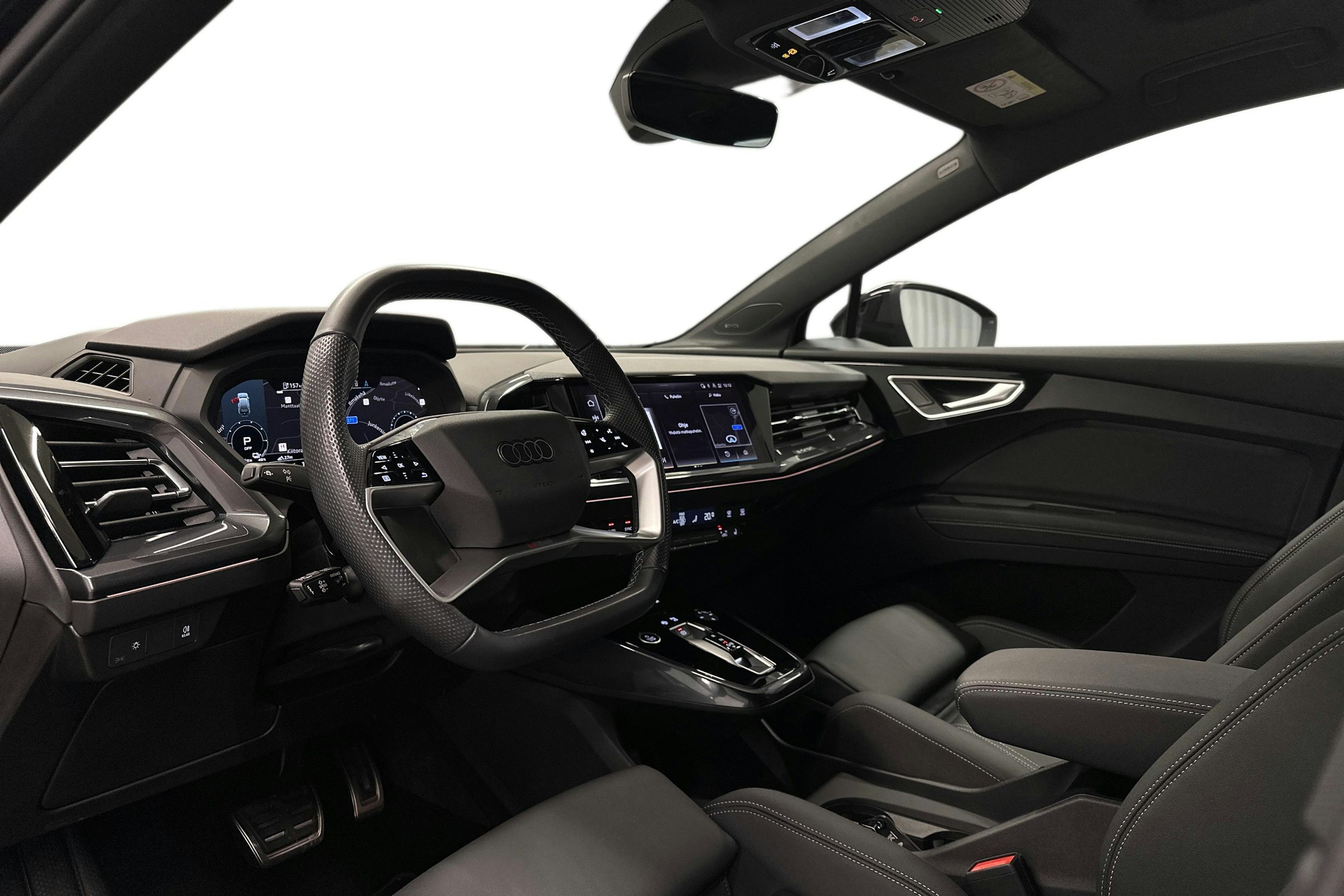 musta Audi Q4 e-tron 2024 kuva 7.