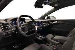 musta Audi Q4 e-tron 2024 kuva 7.