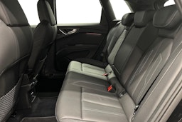 musta Audi Q4 e-tron 2024 kuva 10.