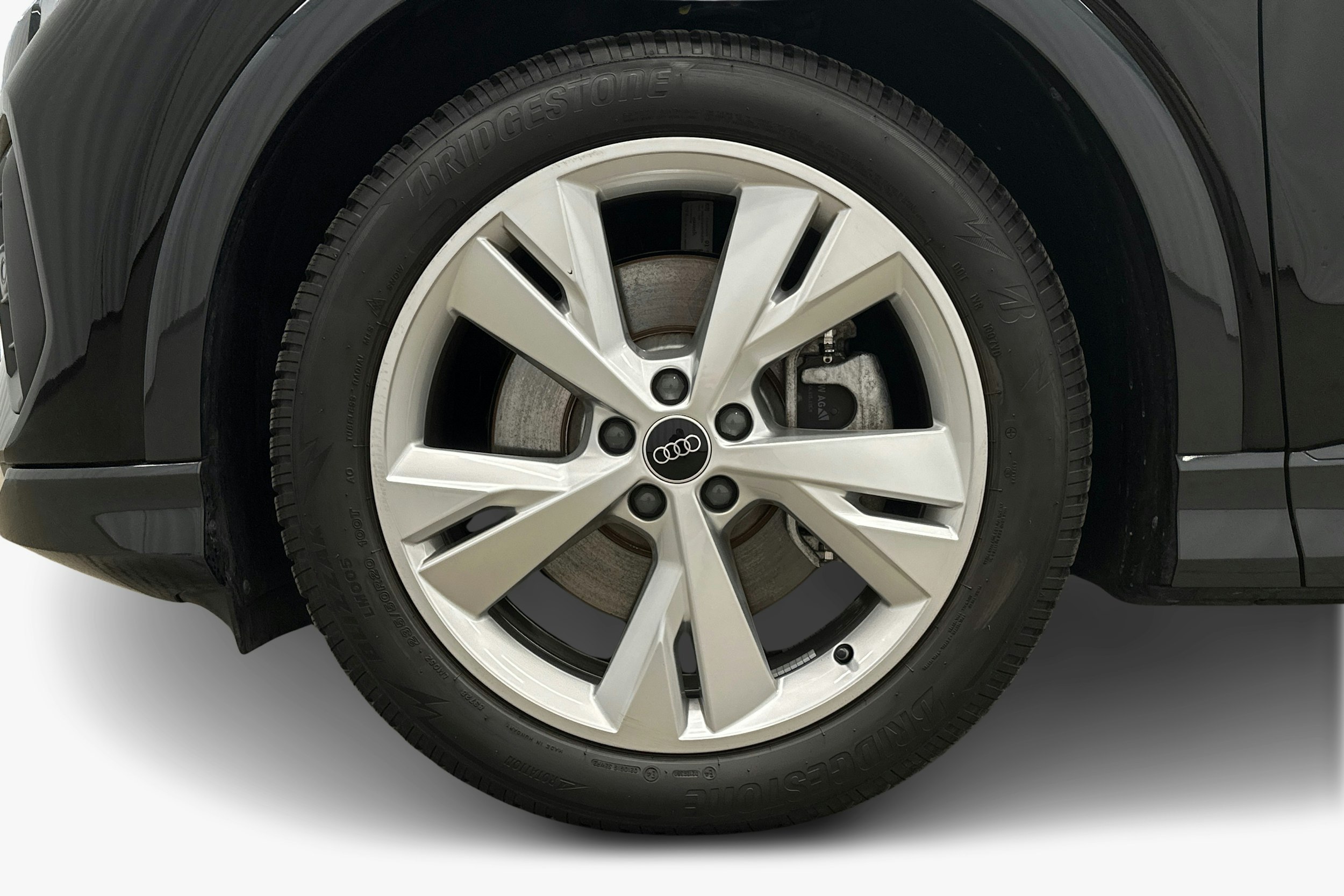 musta Audi Q4 e-tron 2024 kuva 11.