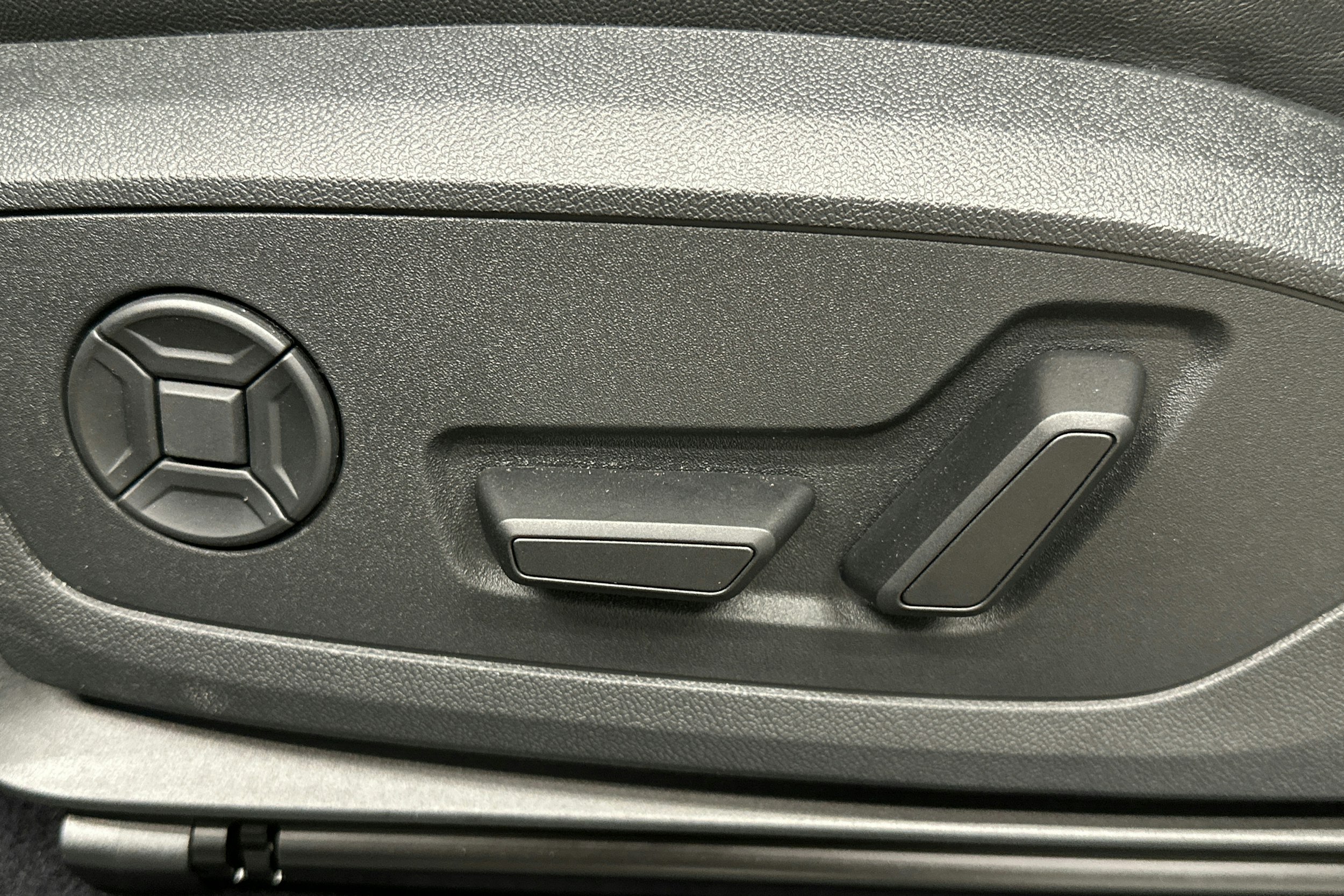 musta Audi Q4 e-tron 2024 kuva 18.