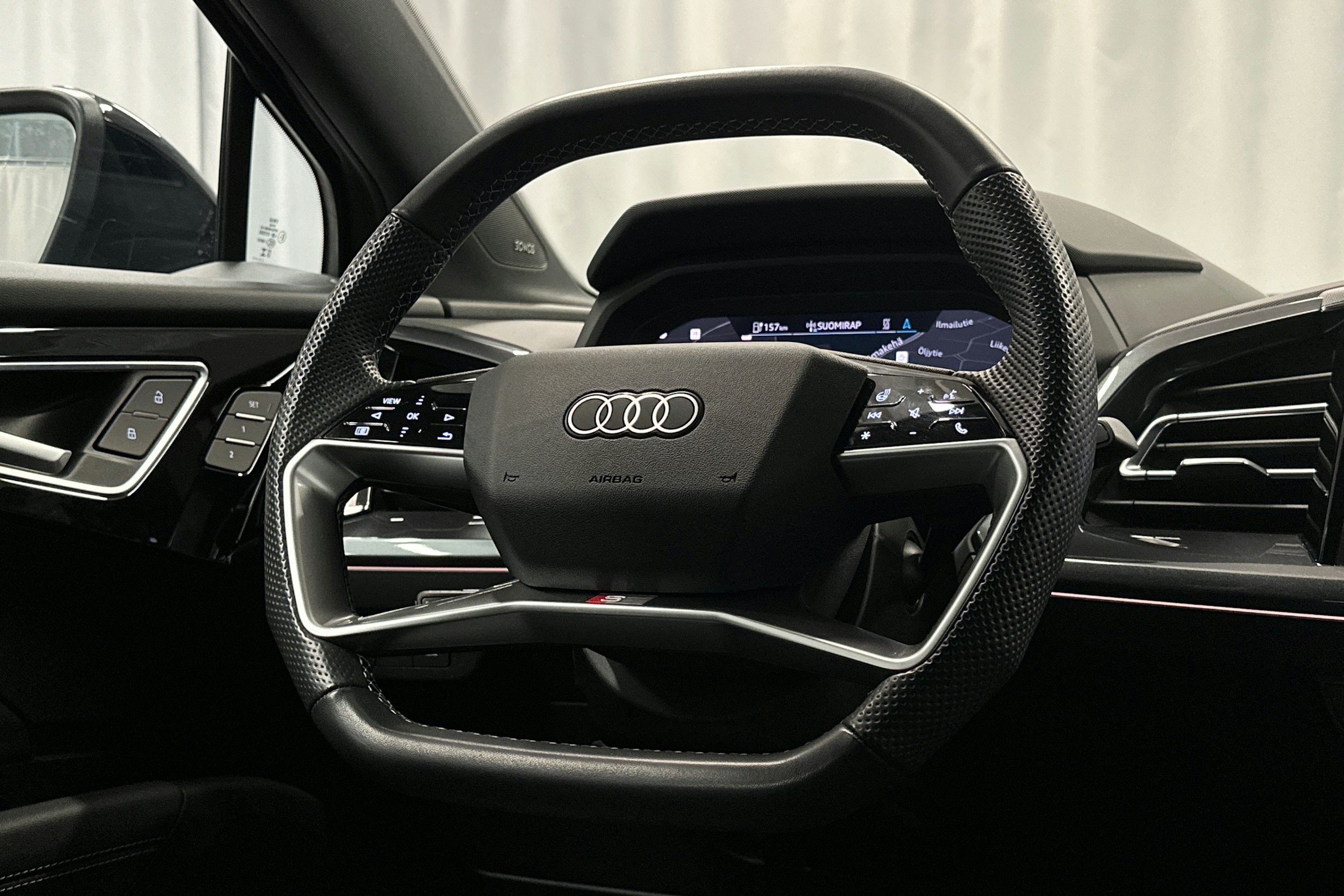 musta Audi Q4 e-tron 2024 kuva 20.