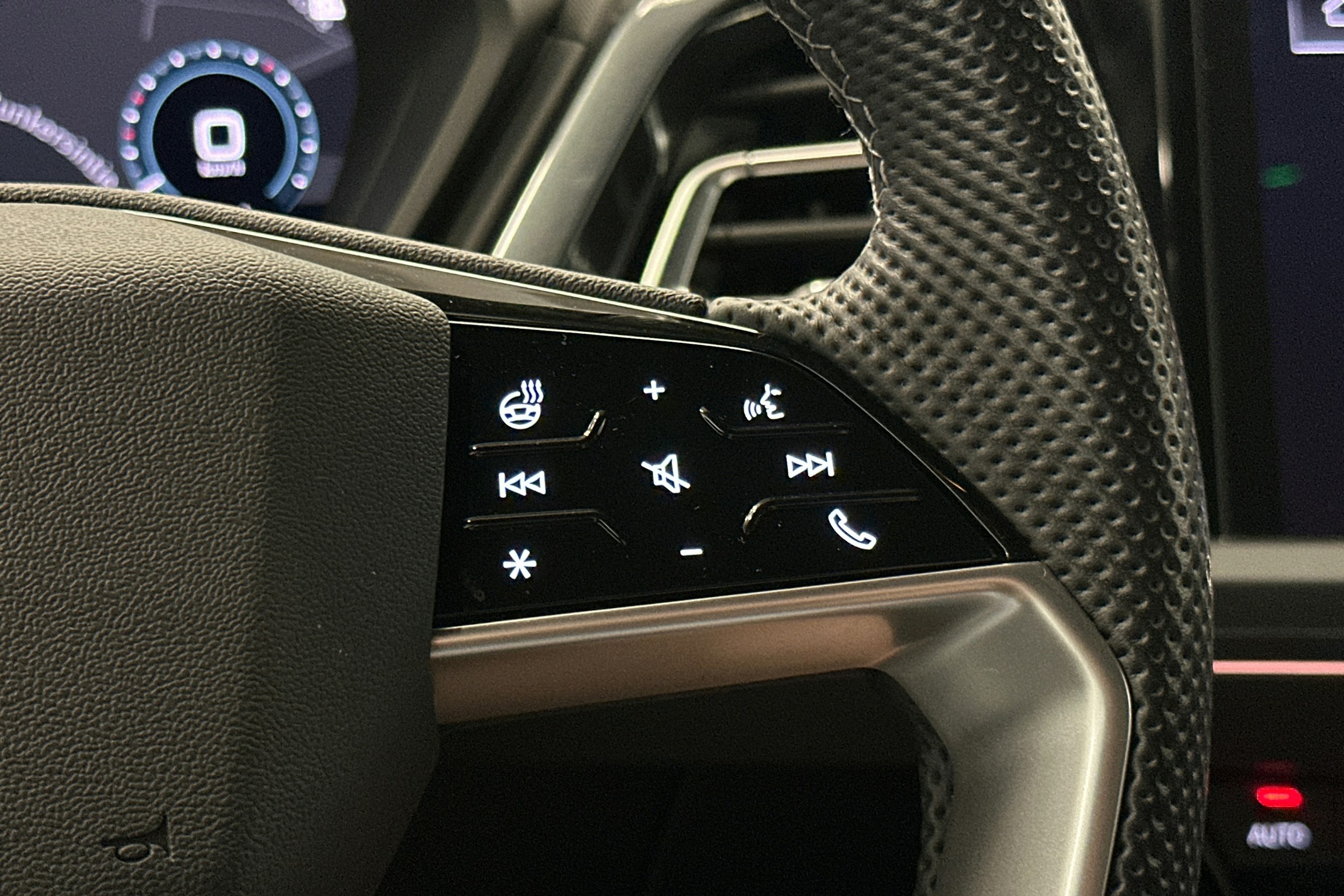 musta Audi Q4 e-tron 2024 kuva 22.