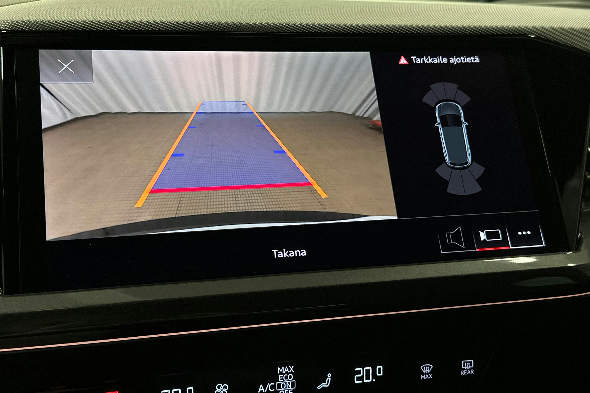 musta Audi Q4 e-tron 2024 kuva 34.