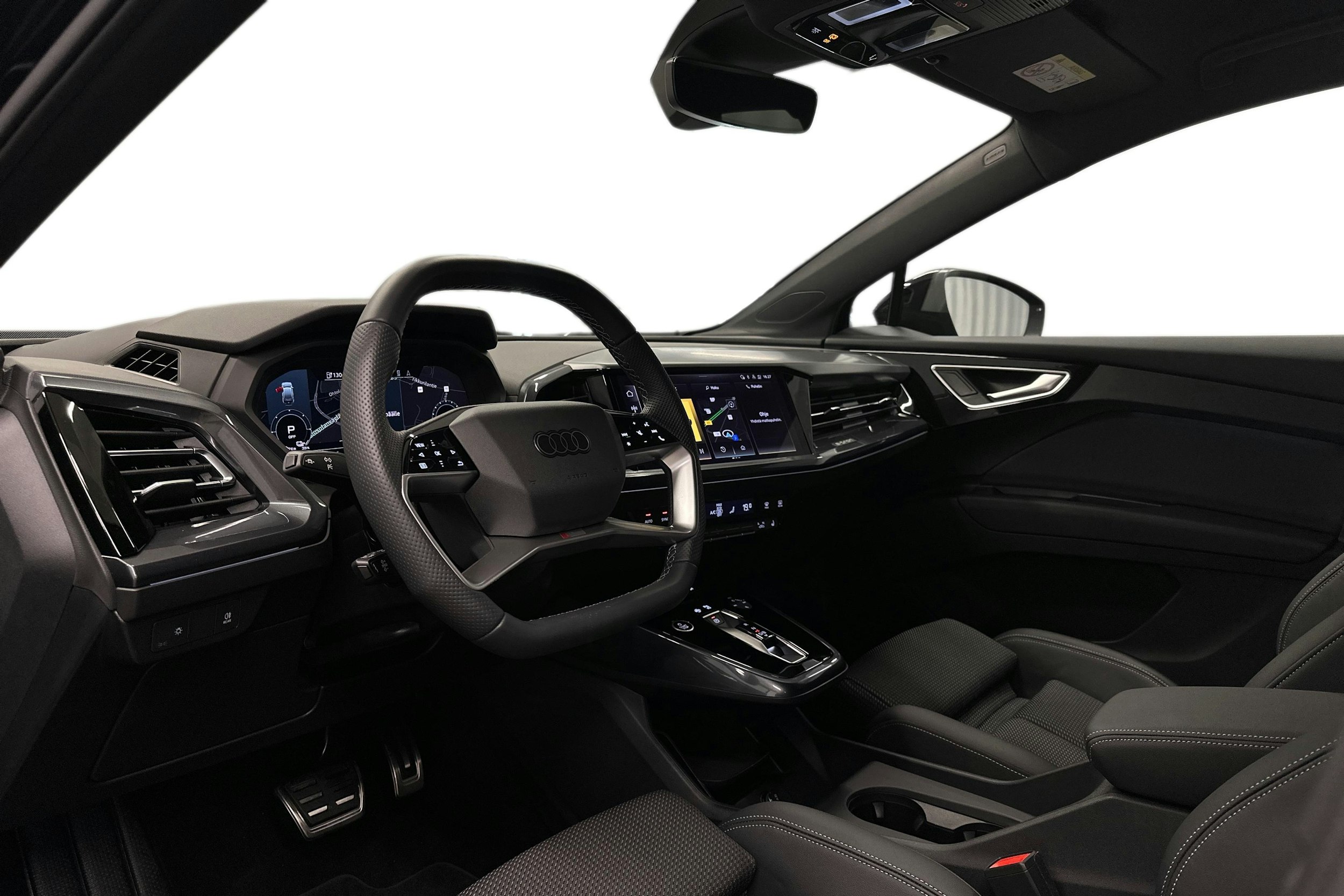 musta Audi Q4 e-tron 2024 kuva 7.