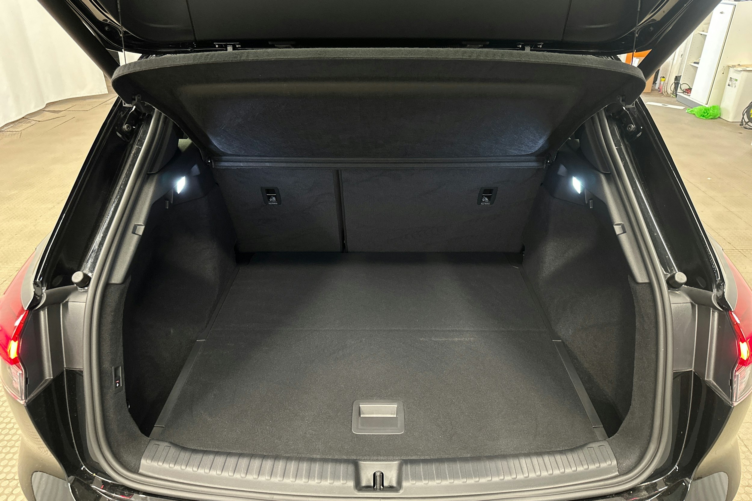 musta Audi Q4 e-tron 2024 kuva 13.