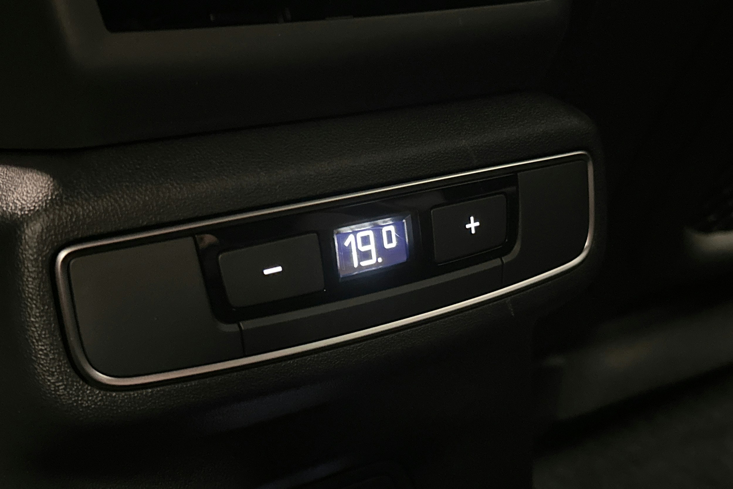 musta Audi Q4 e-tron 2024 kuva 16.