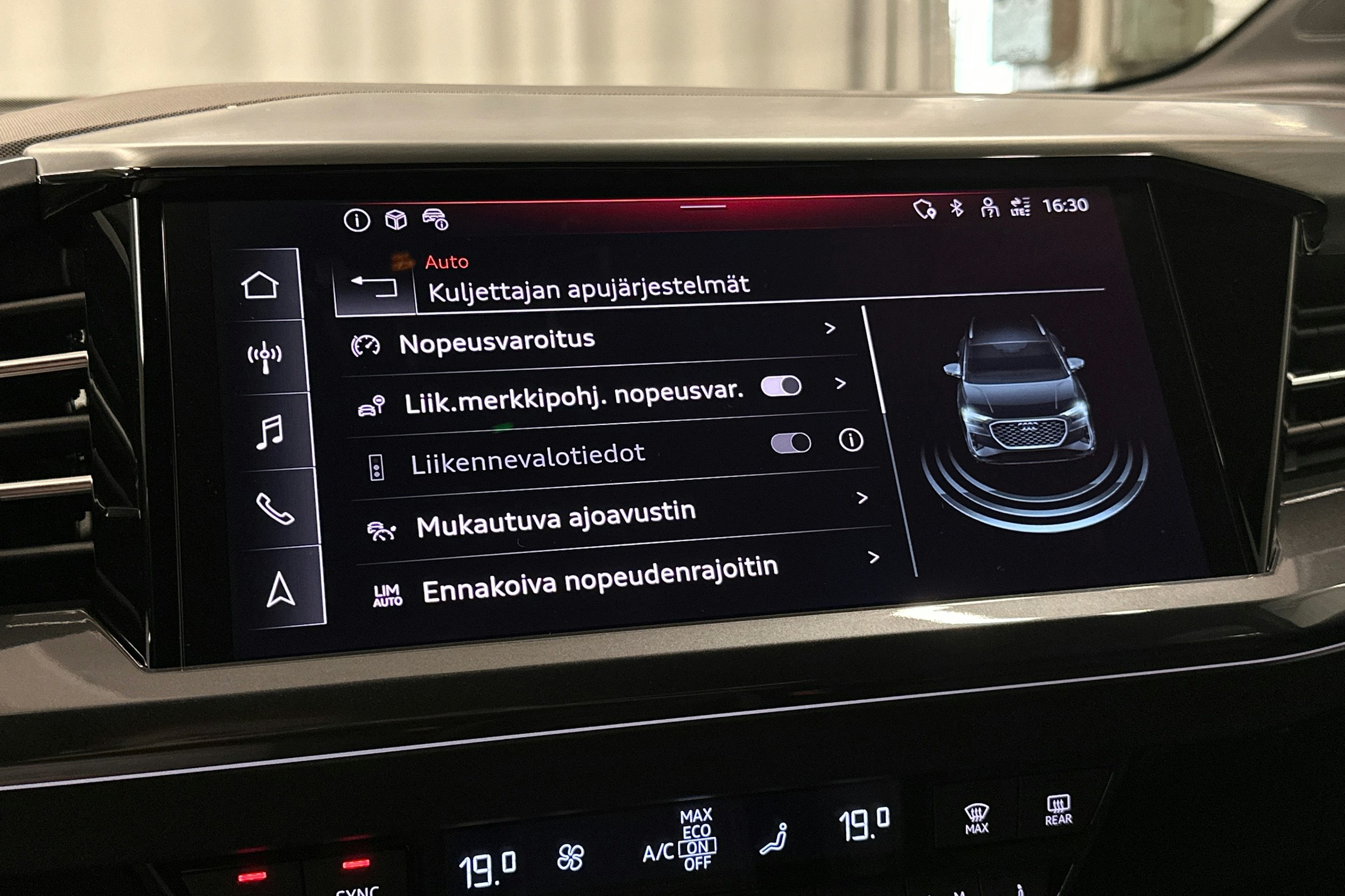 musta Audi Q4 e-tron 2024 kuva 28.
