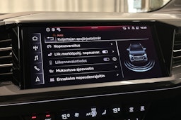 musta Audi Q4 e-tron 2024 kuva 28.