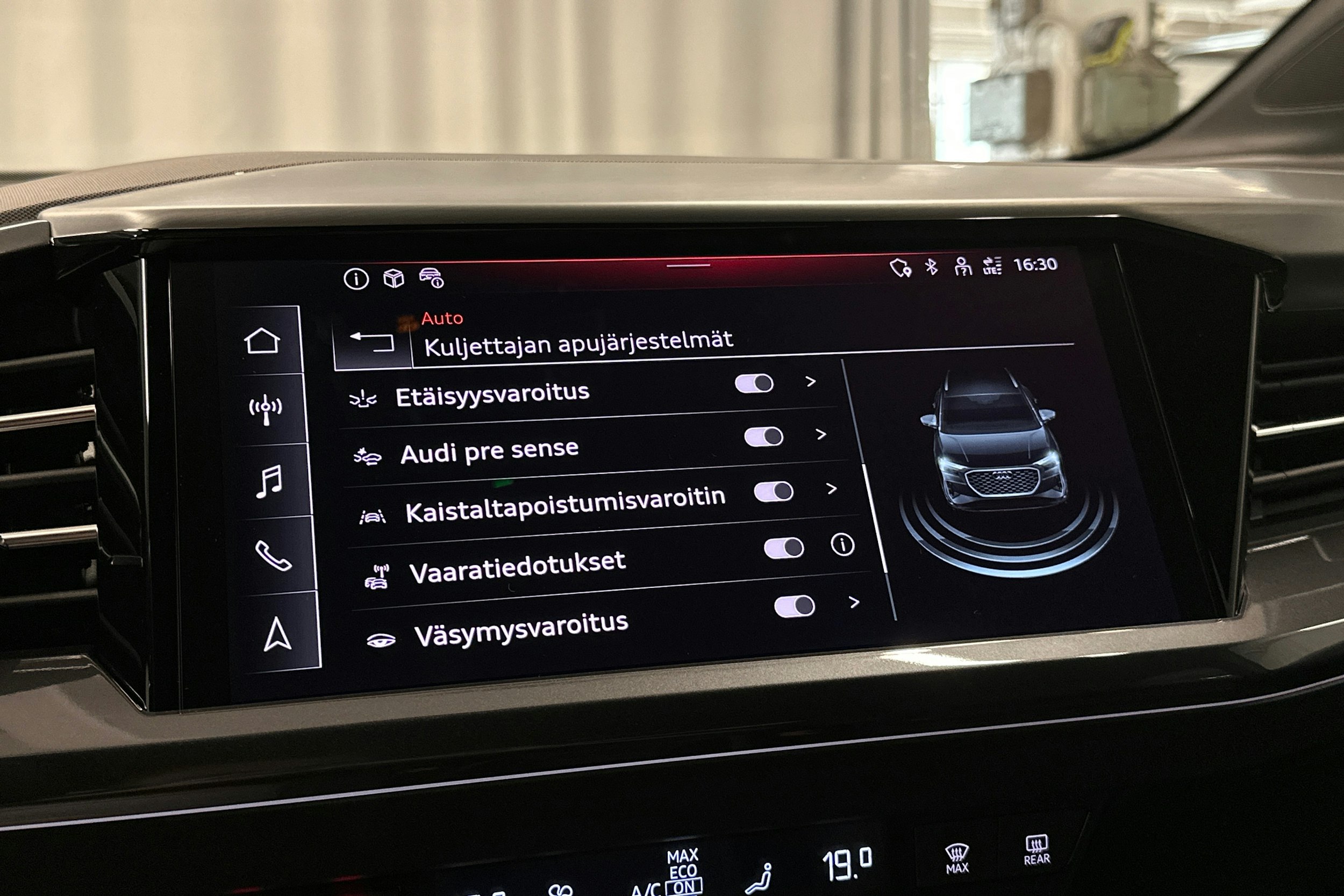musta Audi Q4 e-tron 2024 kuva 29.