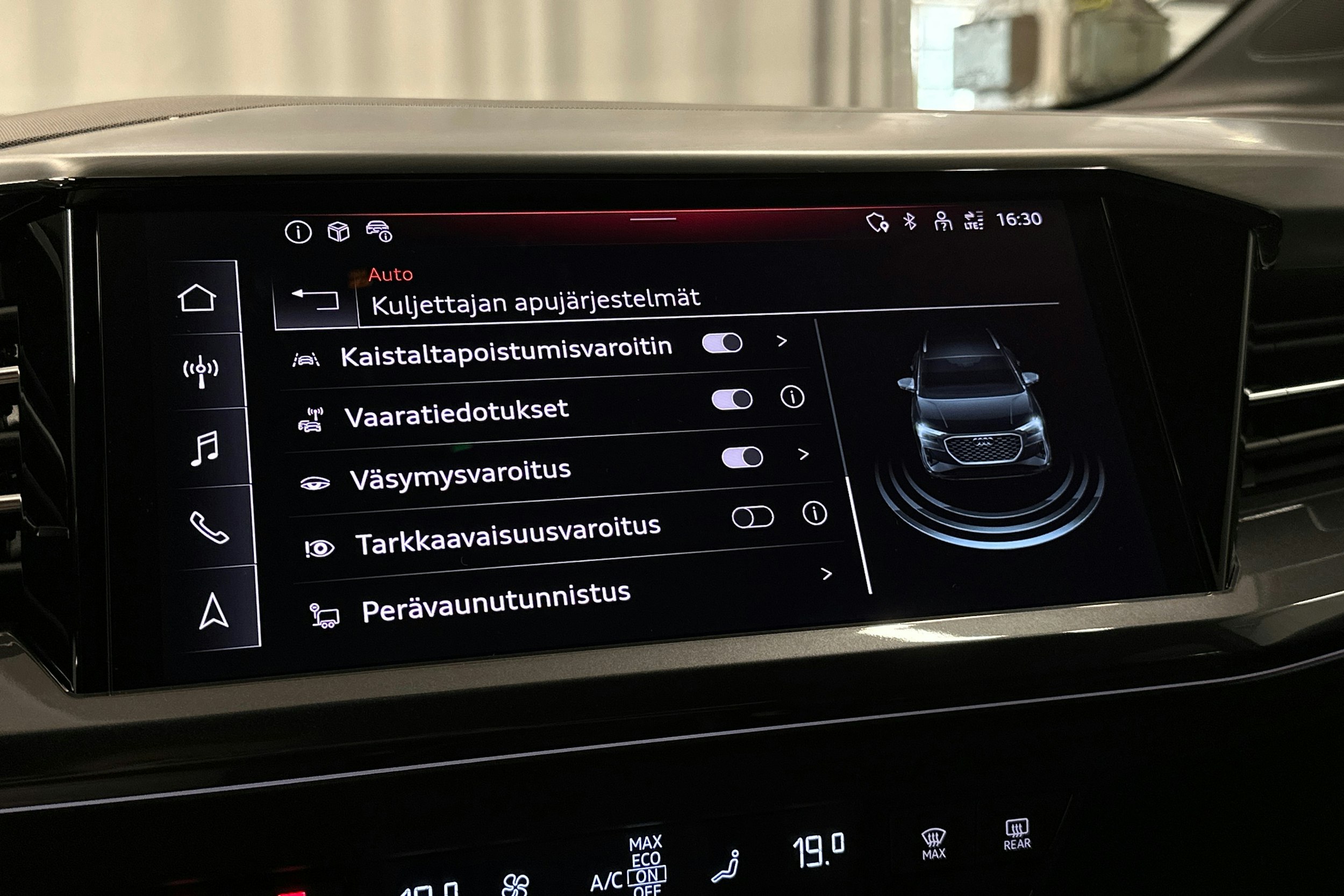 musta Audi Q4 e-tron 2024 kuva 30.
