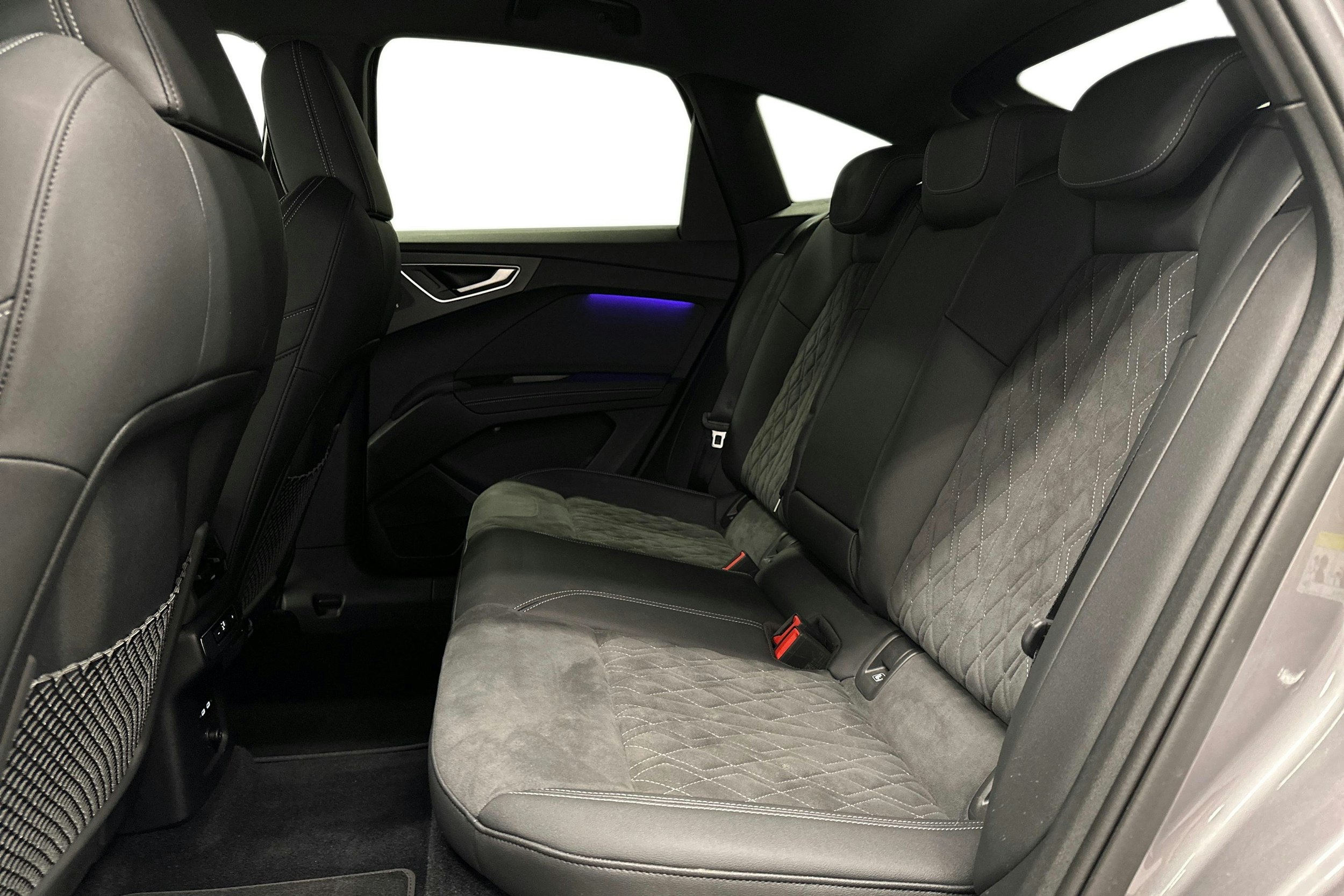 harmaa Audi Q4 e-tron 2024 kuva 10.