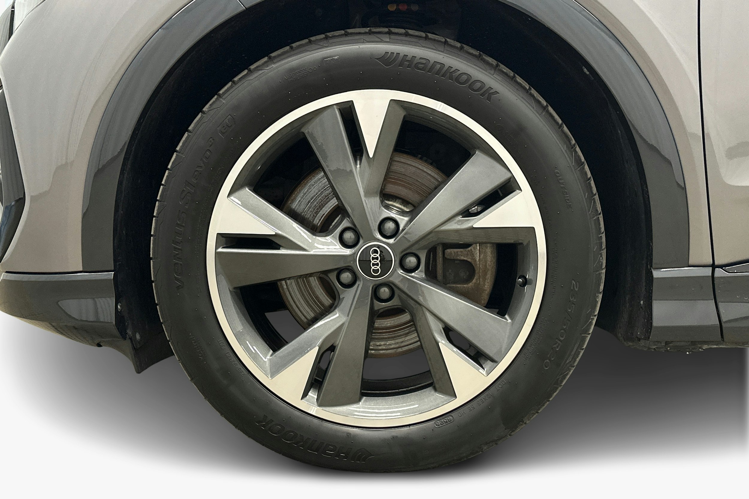 harmaa Audi Q4 e-tron 2024 kuva 11.
