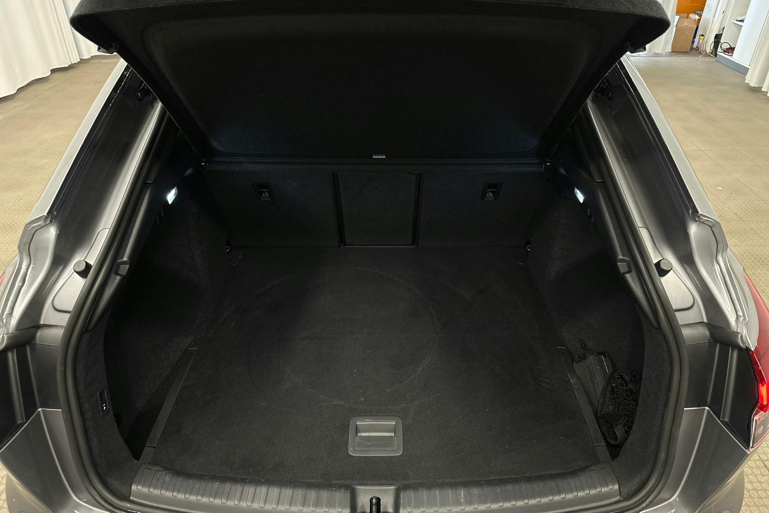 harmaa Audi Q4 e-tron 2024 kuva 13.