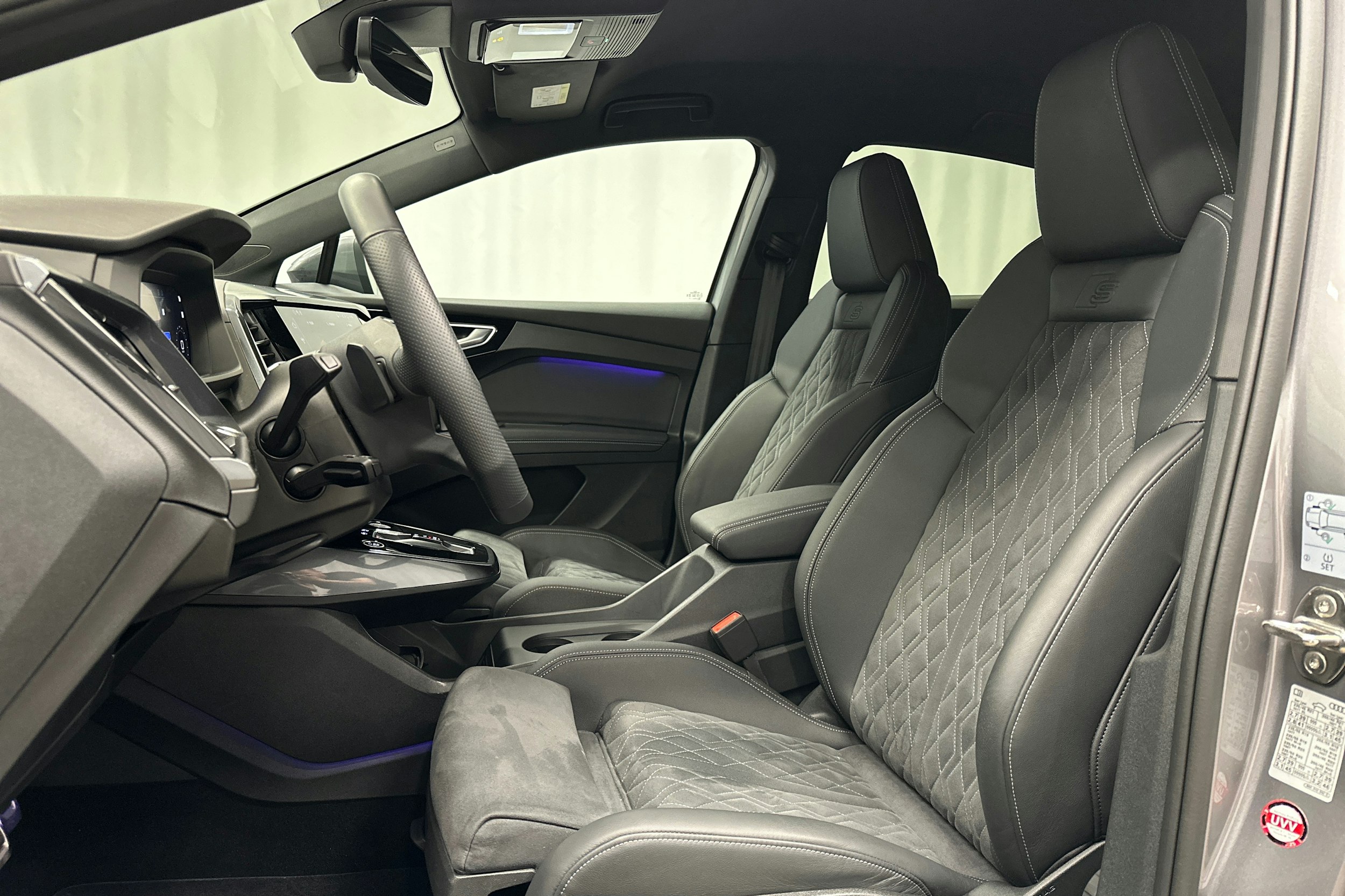 harmaa Audi Q4 e-tron 2024 kuva 17.