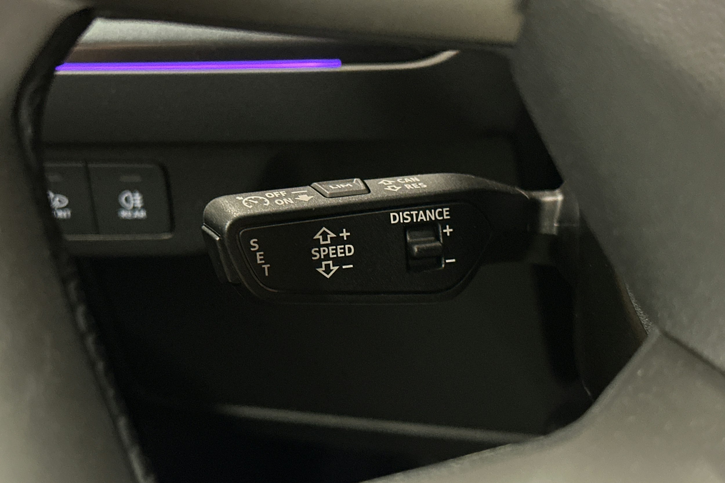 harmaa Audi Q4 e-tron 2024 kuva 21.