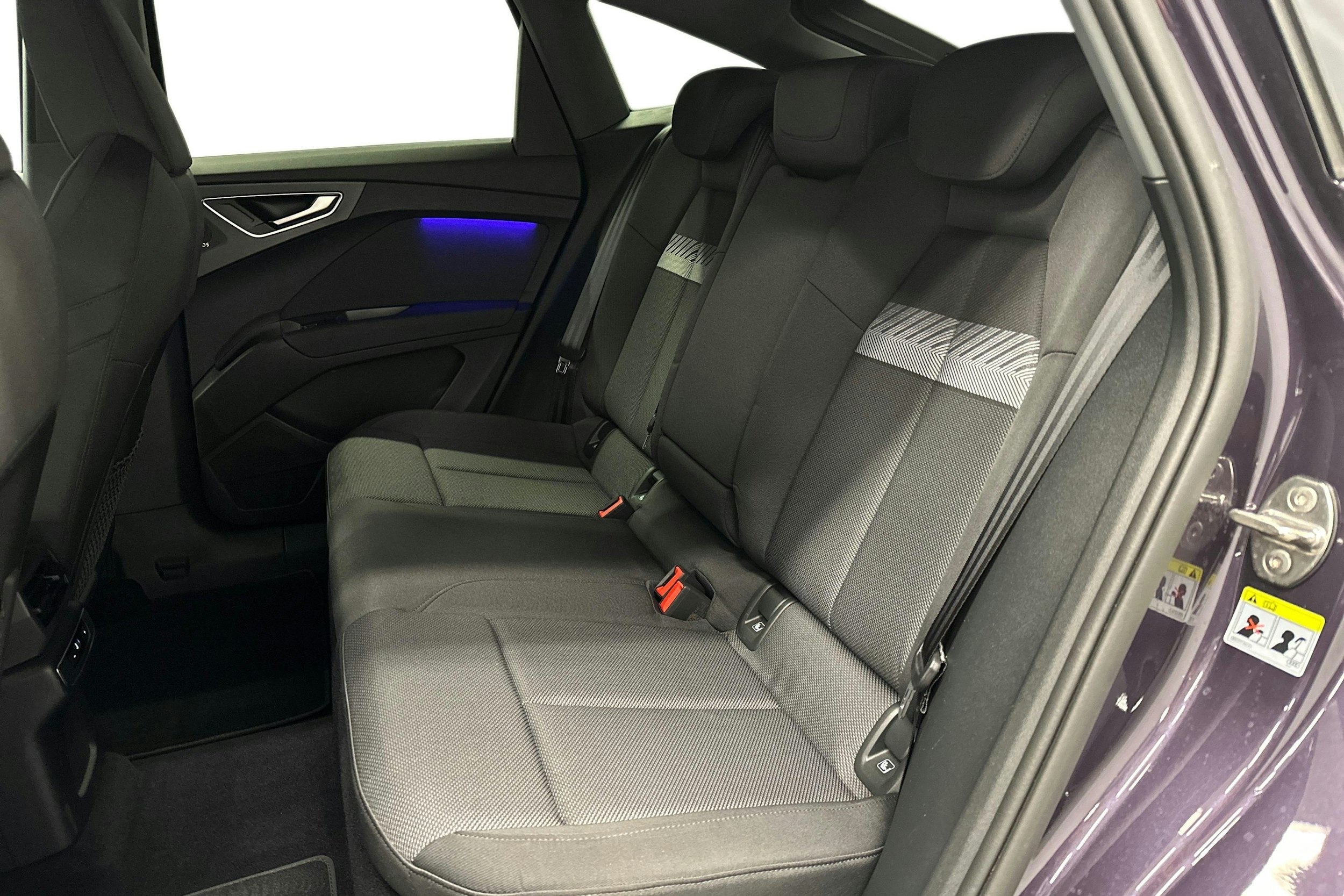 violetti Audi Q4 e-tron 2024 kuva 10.
