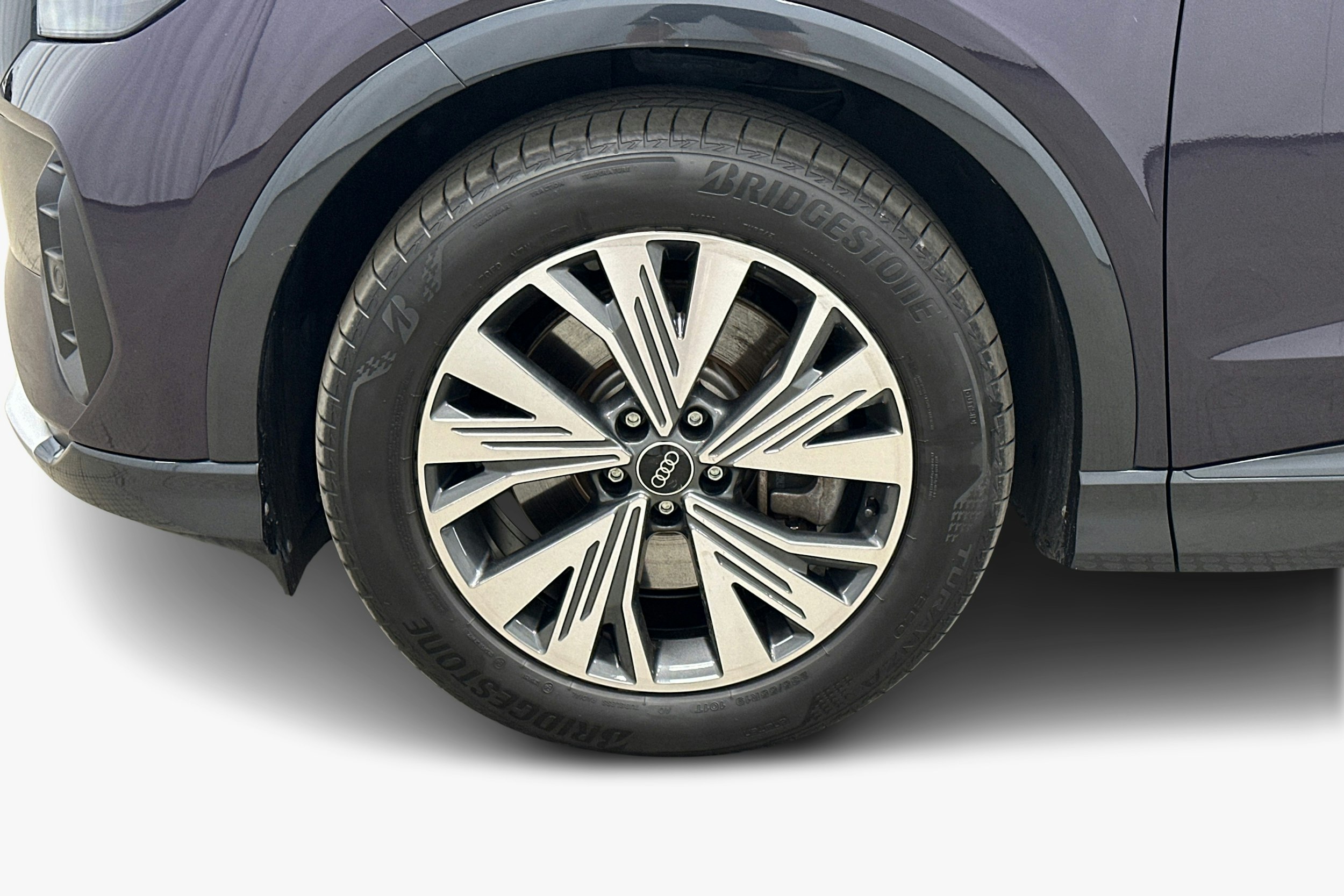 violetti Audi Q4 e-tron 2024 kuva 11.