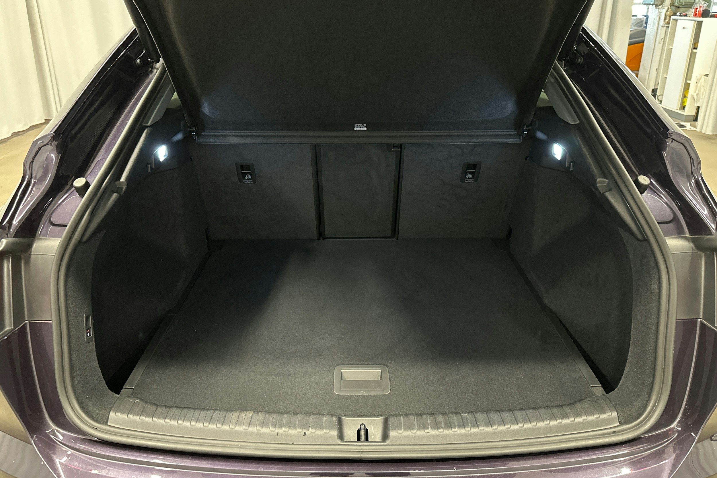 violetti Audi Q4 e-tron 2024 kuva 13.