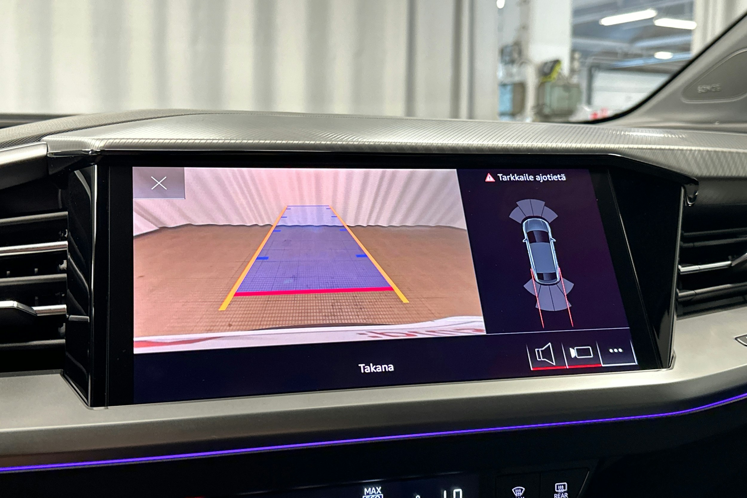 violetti Audi Q4 e-tron 2024 kuva 33.