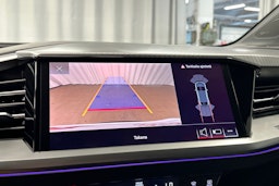 violetti Audi Q4 e-tron 2024 kuva 33.