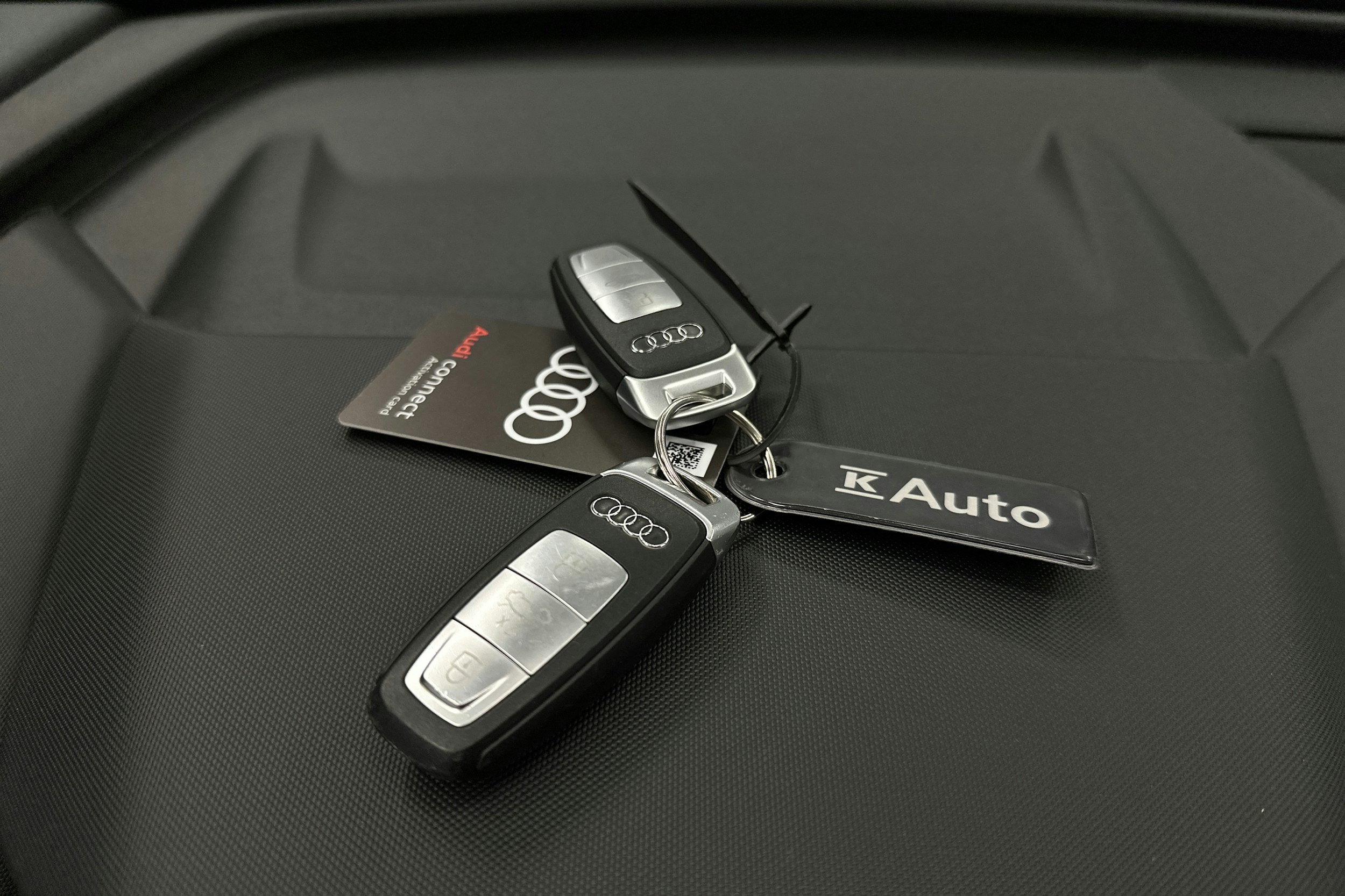 violetti Audi Q4 e-tron 2024 kuva 36.