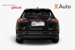 musta Audi Q4 e-tron 2024 kuva 3.