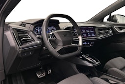 musta Audi Q4 e-tron 2024 kuva 7.