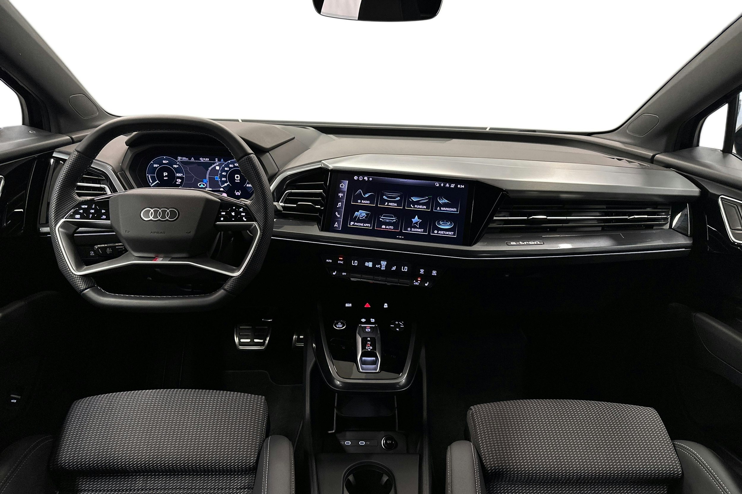 musta Audi Q4 e-tron 2024 kuva 9.
