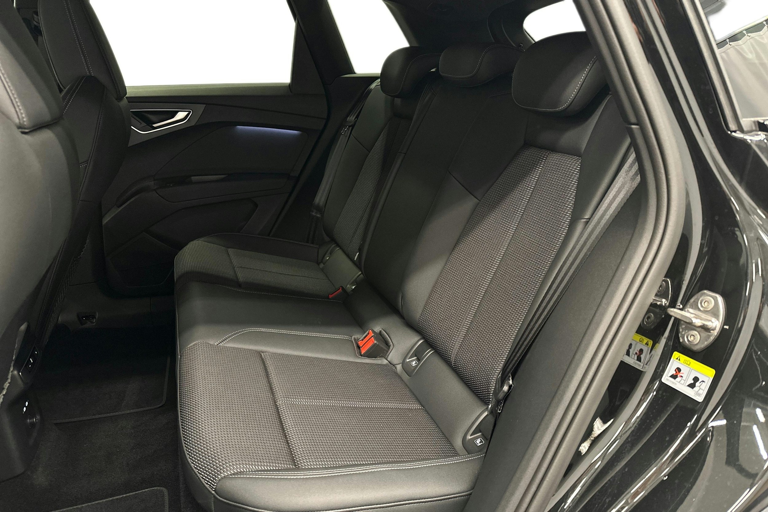 musta Audi Q4 e-tron 2024 kuva 10.