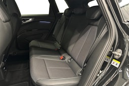 musta Audi Q4 e-tron 2024 kuva 10.