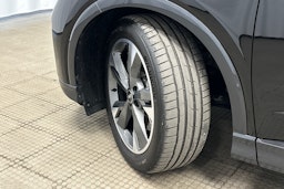 musta Audi Q4 e-tron 2024 kuva 12.