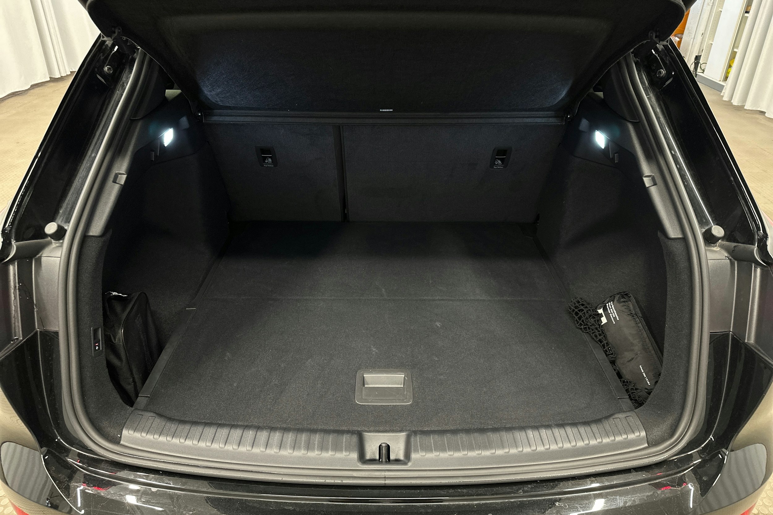 musta Audi Q4 e-tron 2024 kuva 13.