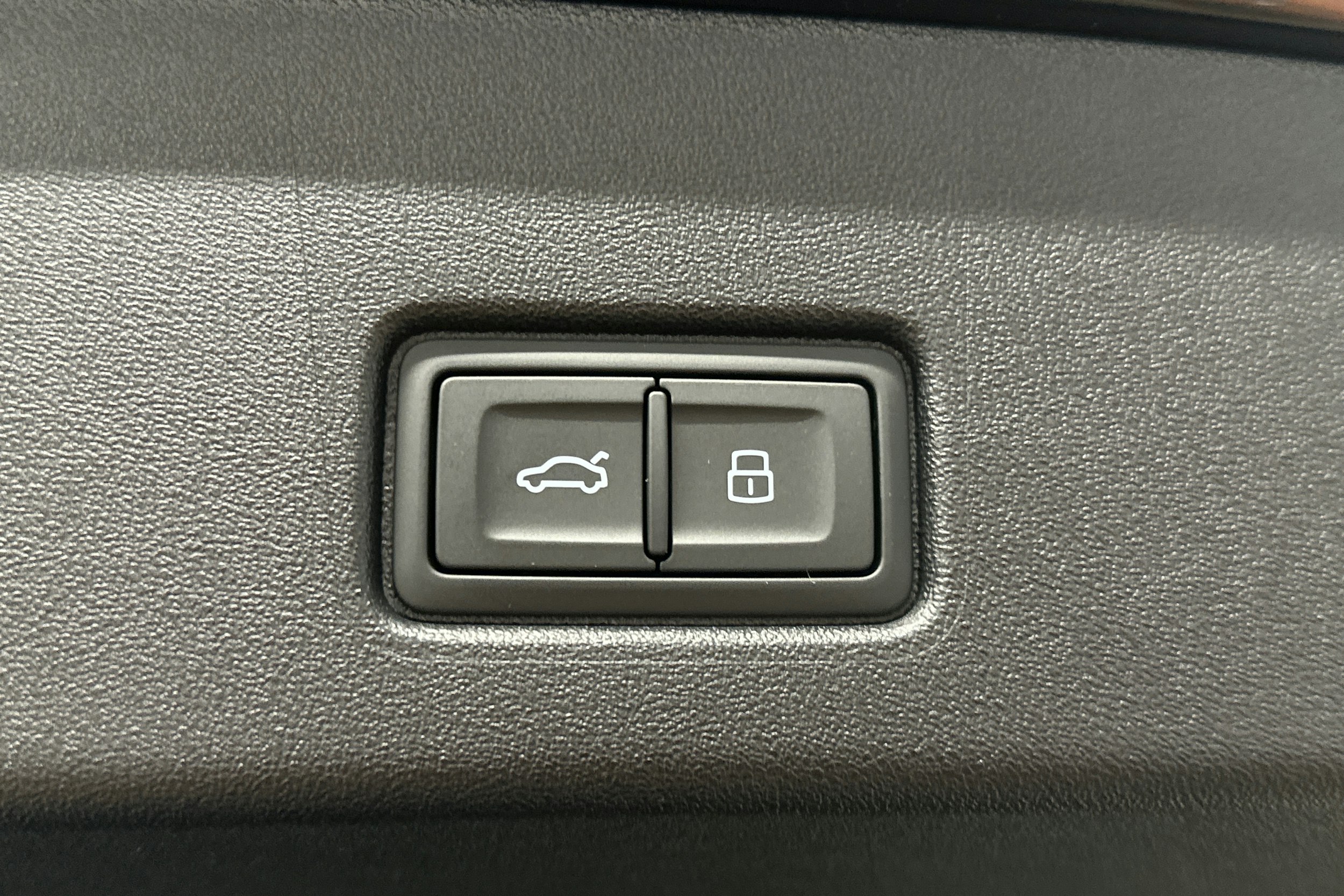 musta Audi Q4 e-tron 2024 kuva 14.