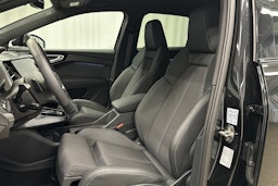 musta Audi Q4 e-tron 2024 kuva 16.