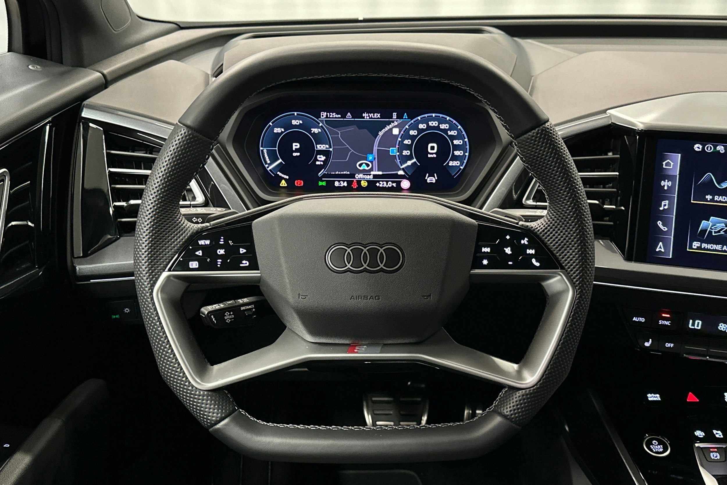 musta Audi Q4 e-tron 2024 kuva 17.