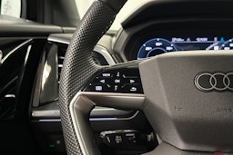 musta Audi Q4 e-tron 2024 kuva 18.
