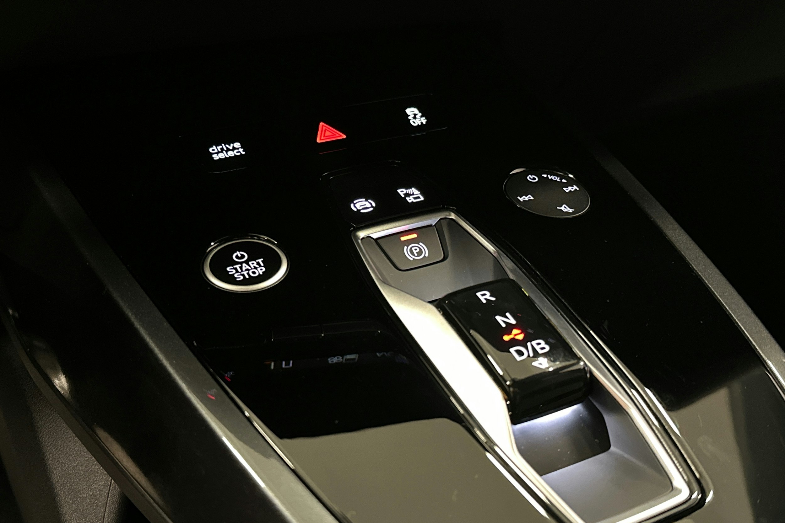 musta Audi Q4 e-tron 2024 kuva 25.