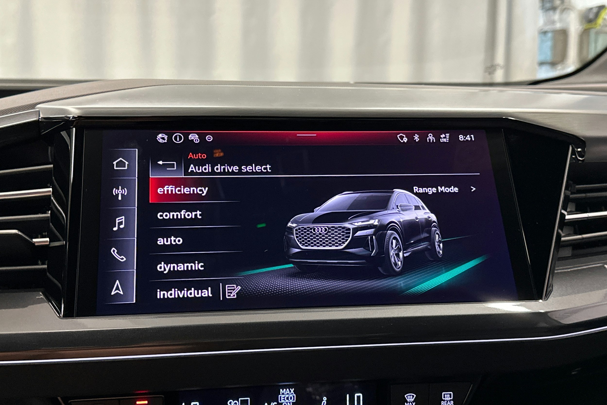 musta Audi Q4 e-tron 2024 kuva 34.