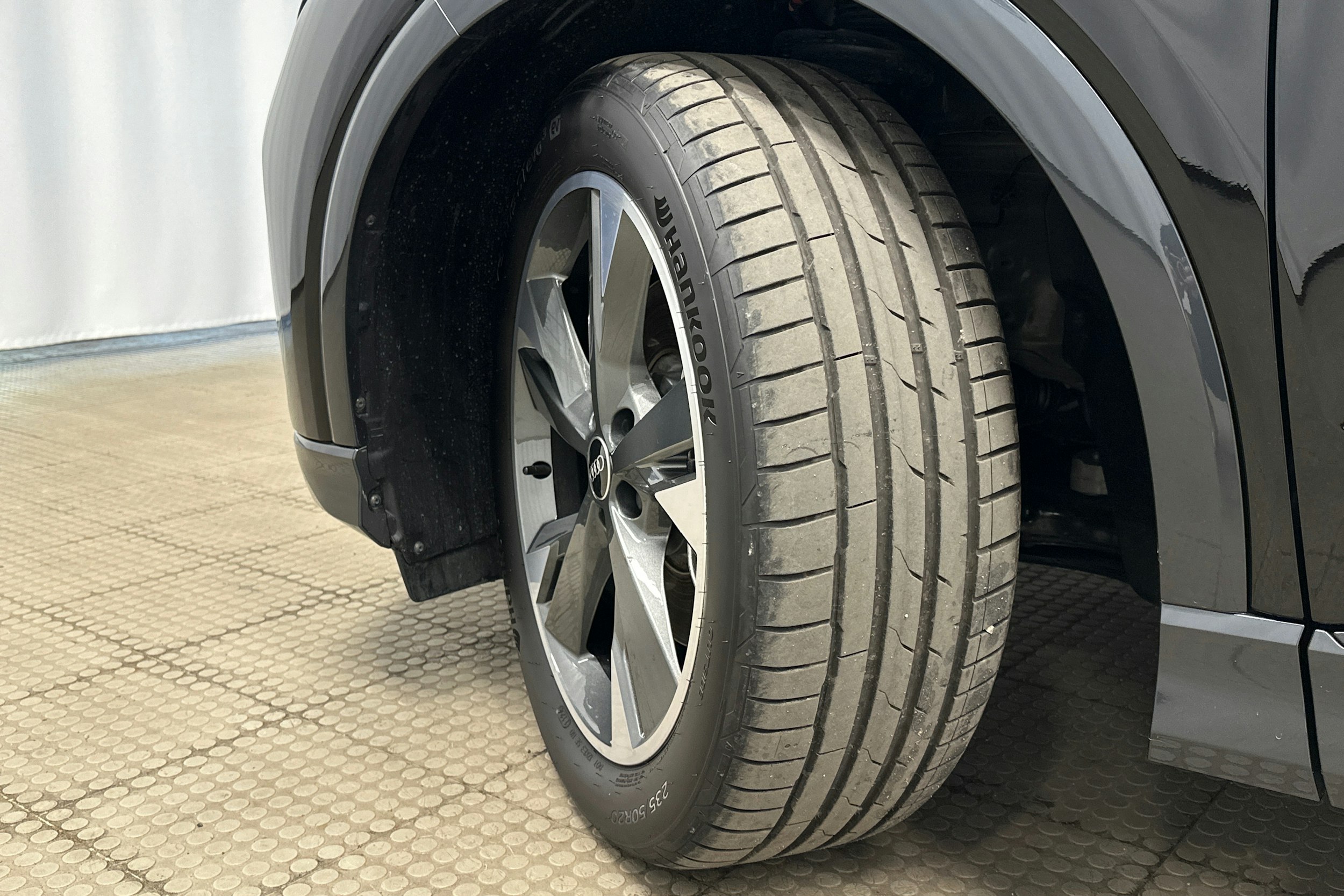 musta Audi Q4 e-tron 2024 kuva 37.
