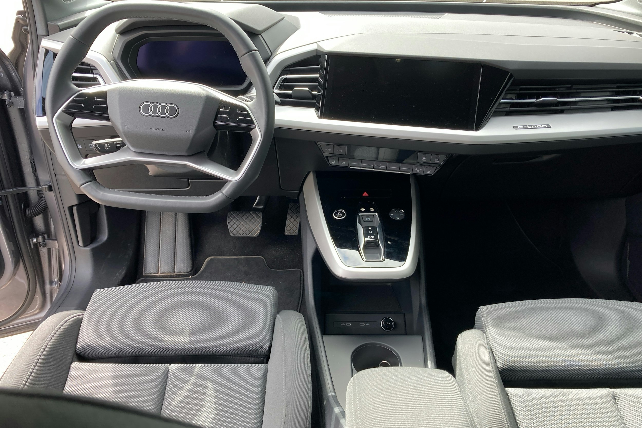 harmaa Audi Q4 e-tron 2024 kuva 7.