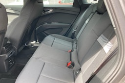 harmaa Audi Q4 e-tron 2024 kuva 8.