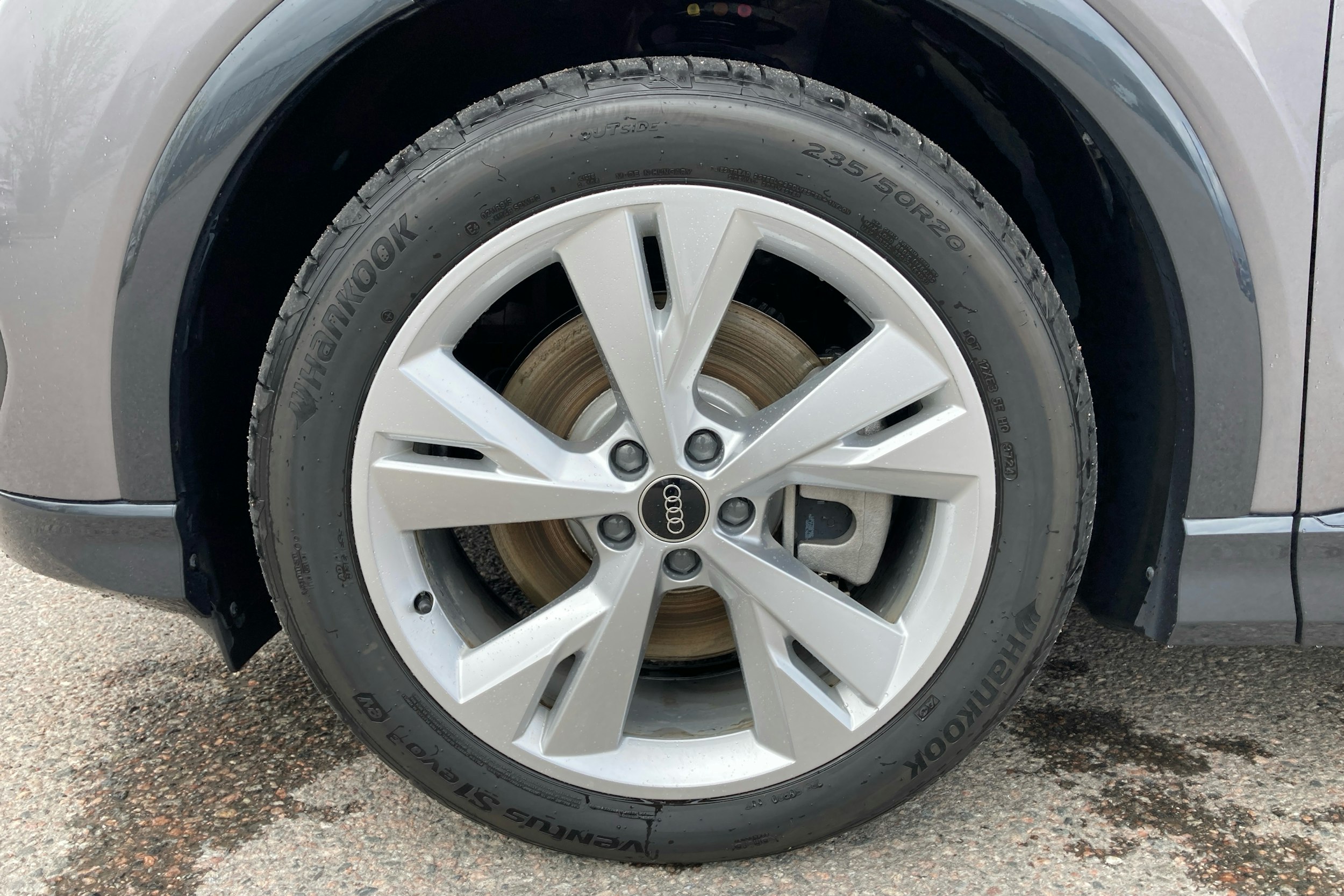 harmaa Audi Q4 e-tron 2024 kuva 9.