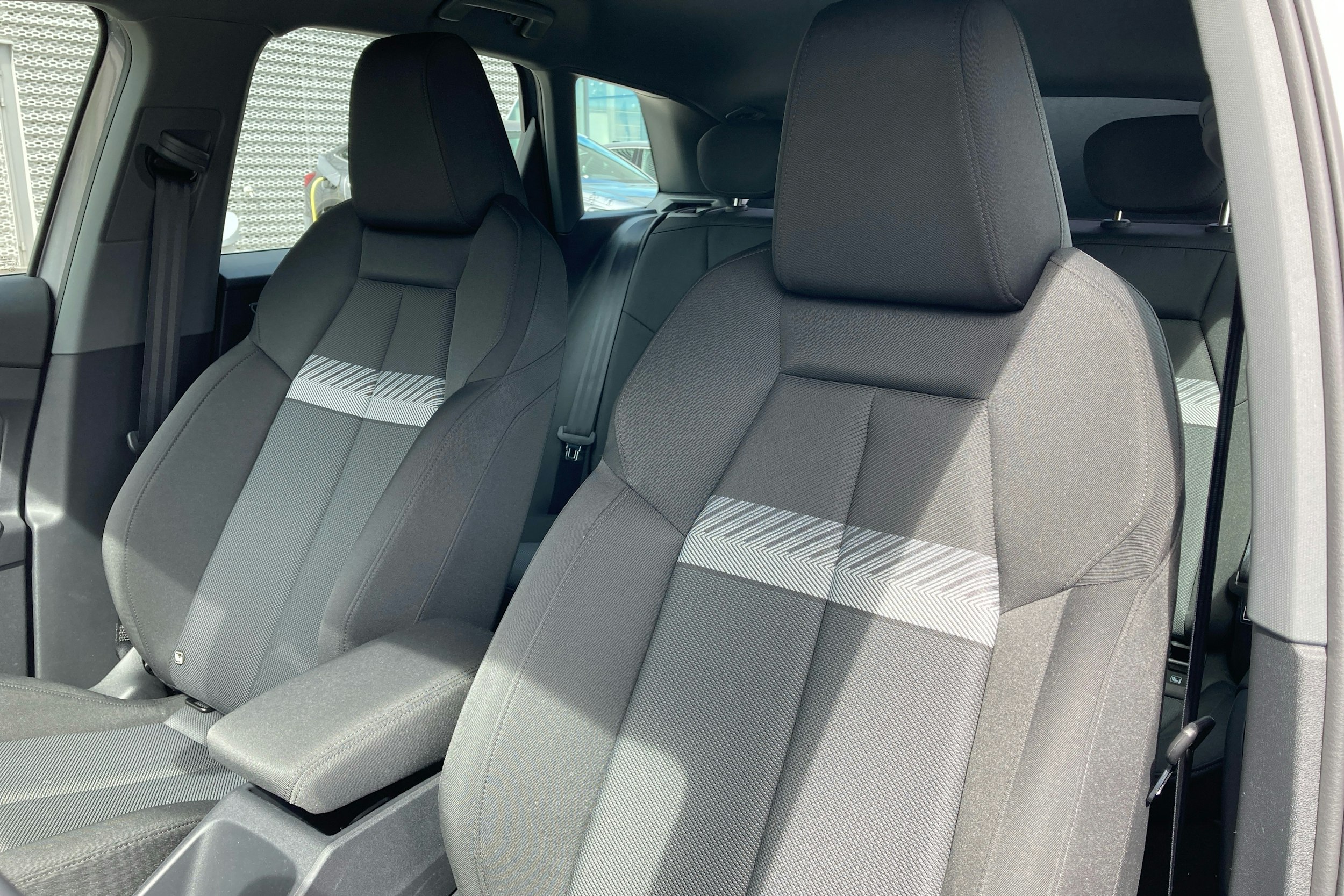 harmaa Audi Q4 e-tron 2024 kuva 11.