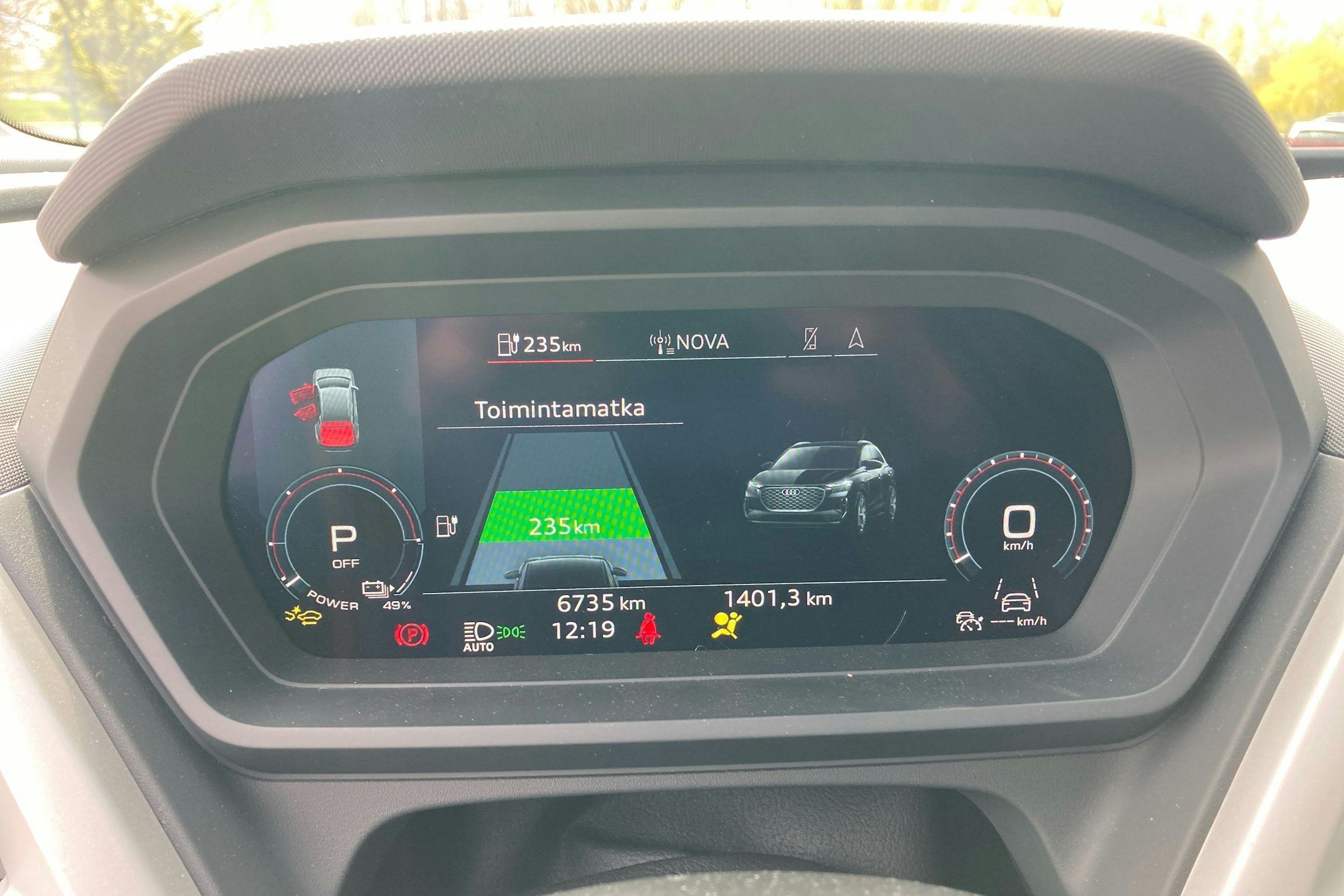 harmaa Audi Q4 e-tron 2024 kuva 13.